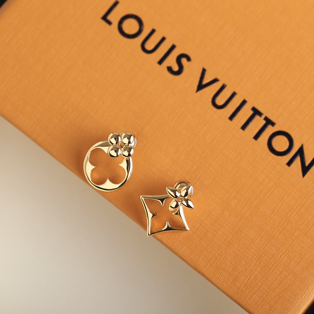 l0*is V*t0n earrings