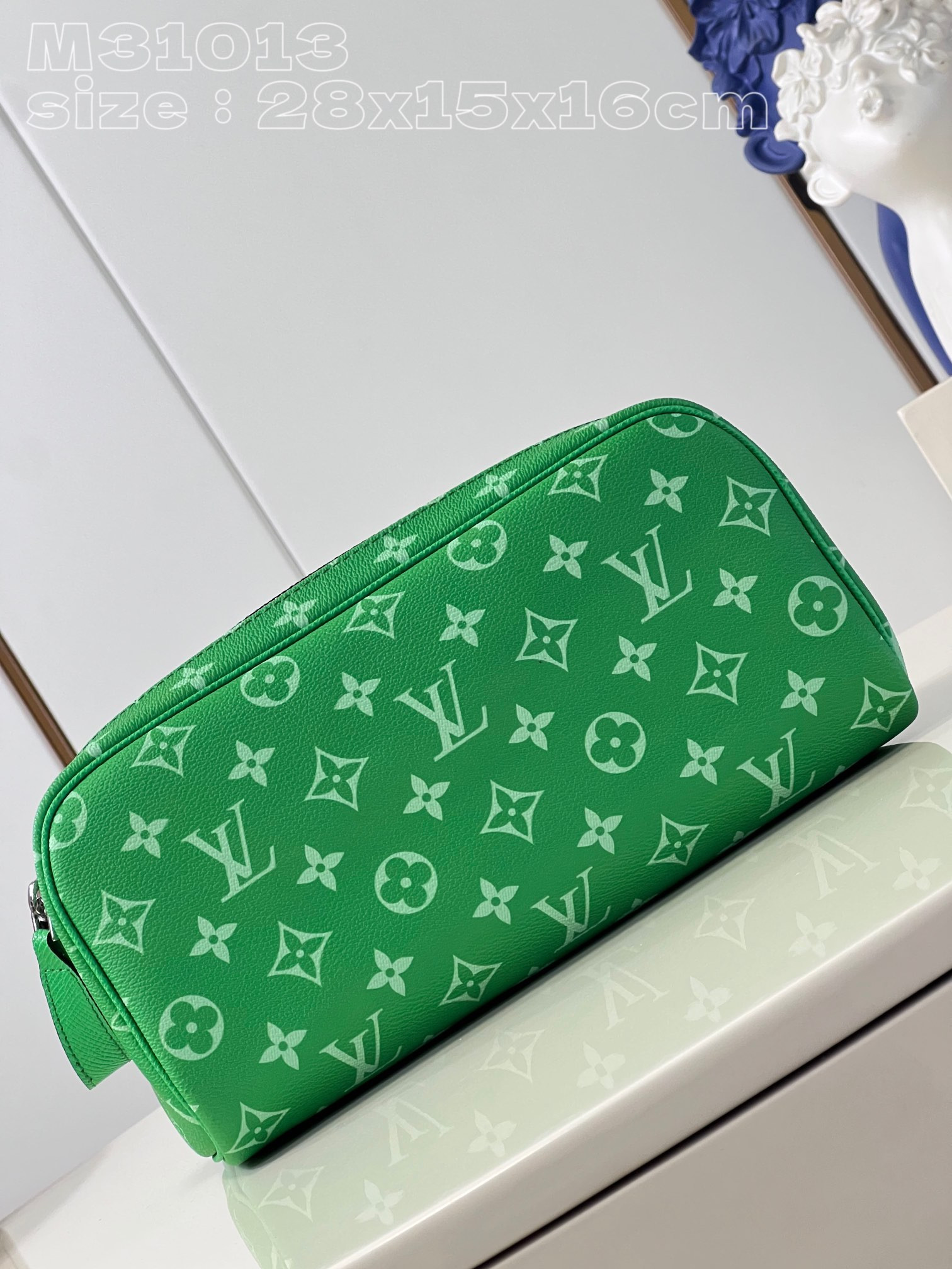 l0*is V*t0n dopp kit -28*15*16.5cm