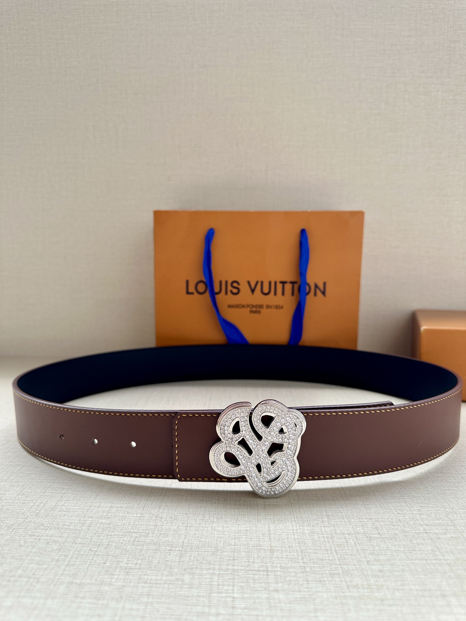 l0*is V*t0n belt