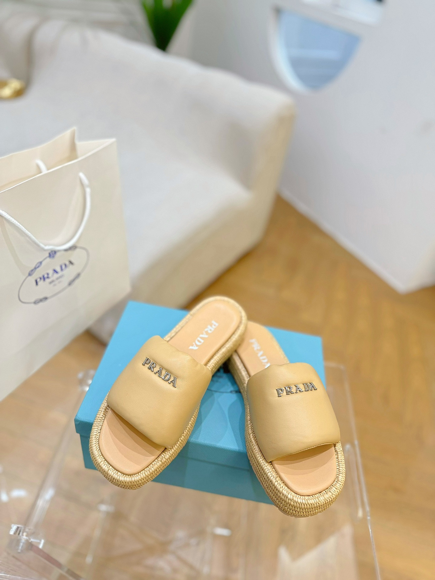Pra*a sandals