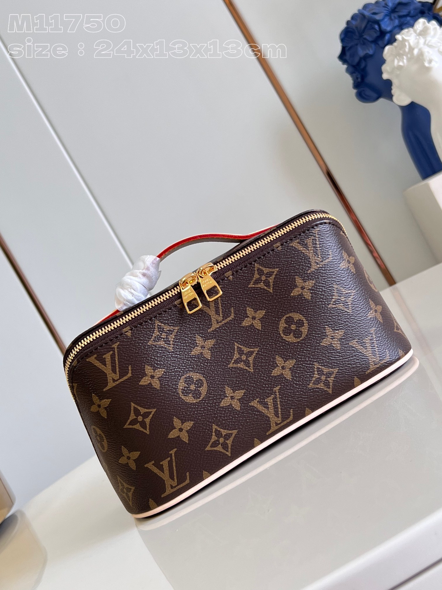 l0*is V*t0n toiletry bag-24*13*13cm