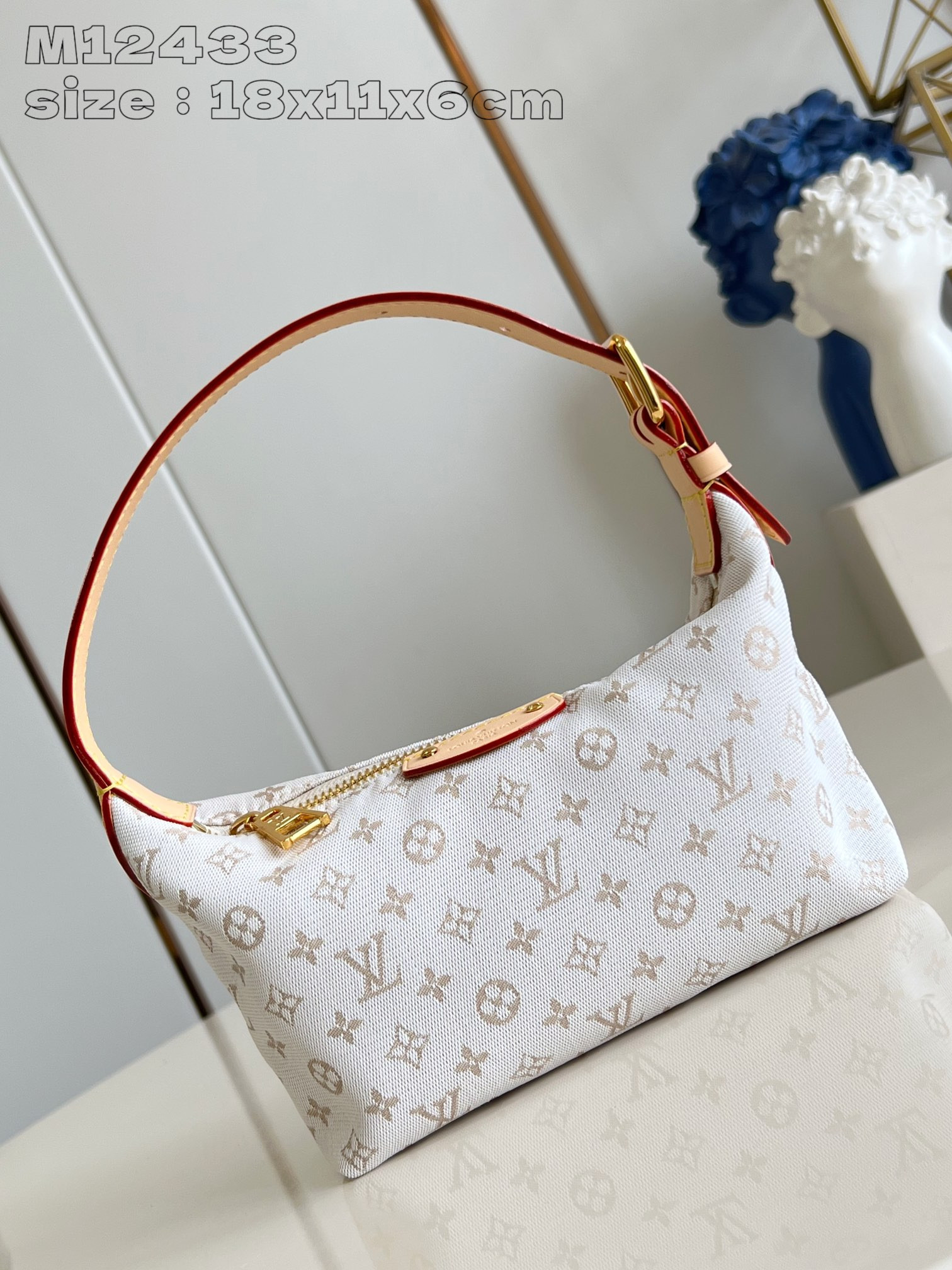 l0*is V*t0n hills pochette
