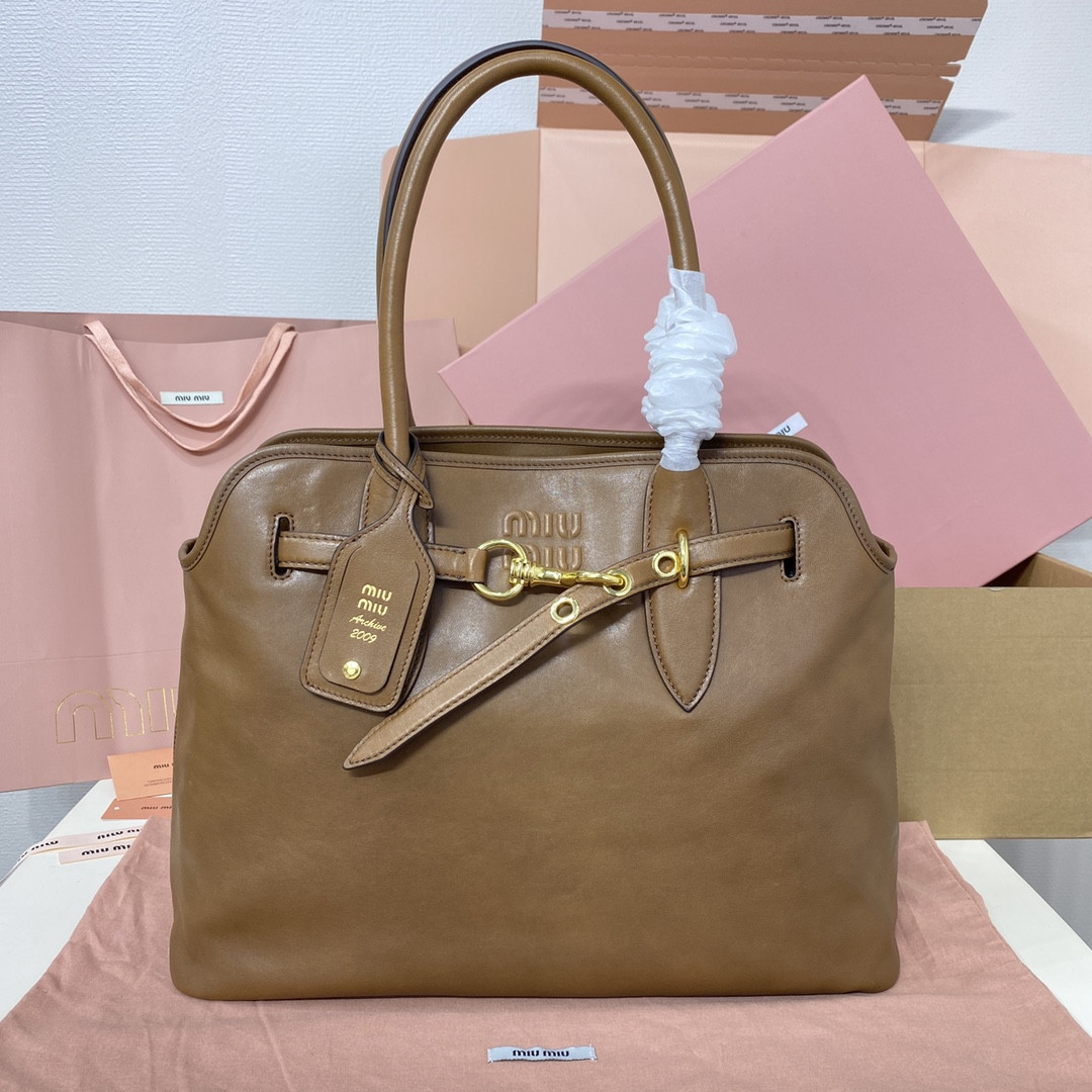 M*um*u aventure nappa leather bag