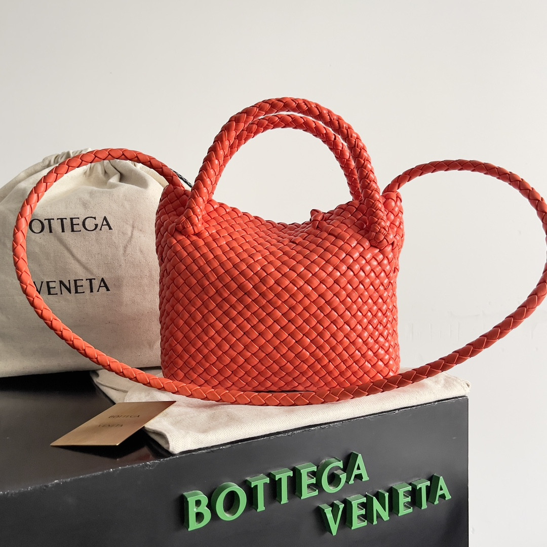 bo*te*ga Ve*ne*ta mini tosca