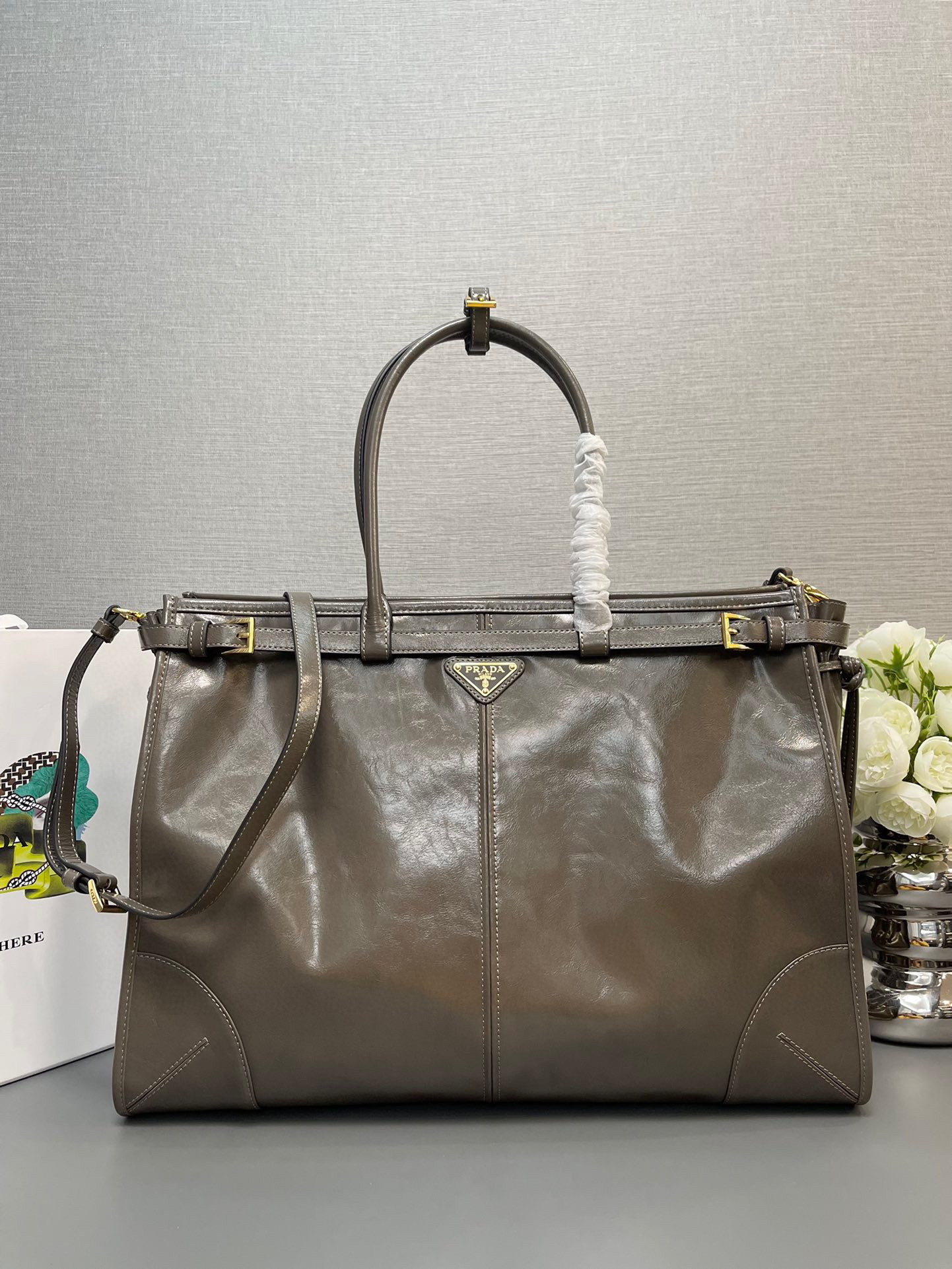 Pra*a extra large leather handbag